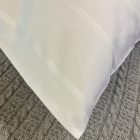 Fehér Azsúrozott Mako Szatén Ágyneműhuzat Garnitúra